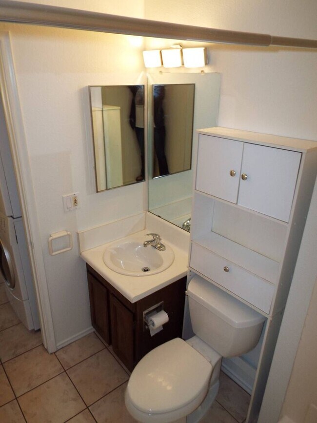 Building Photo - 2 BEDROOM 2 BATHROOM TEMPE CONDO