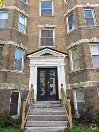 Building Photo - 411 N Newstead Ave