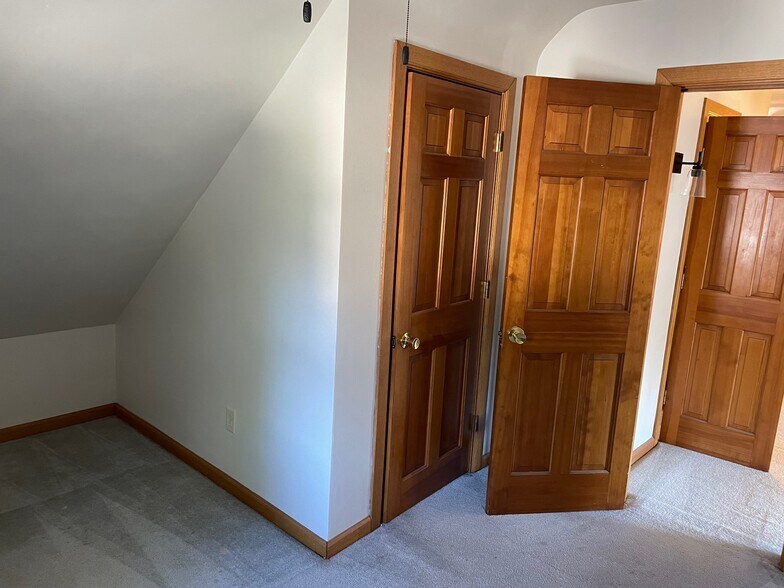 Building Photo - 1427 N Hawley Rd