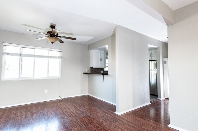 Building Photo - 1835 Carmona Ave