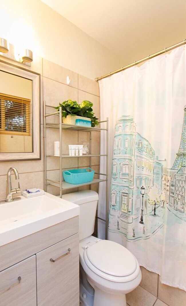 Building Photo - 433 SE 3rd Ter