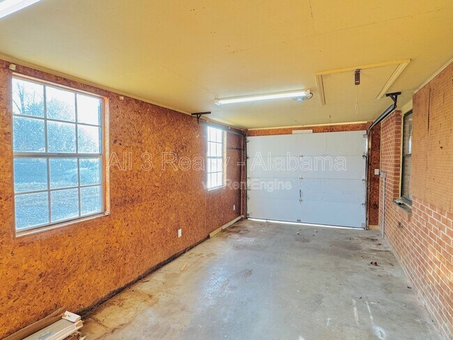 Building Photo - 3405 Vermont Dr