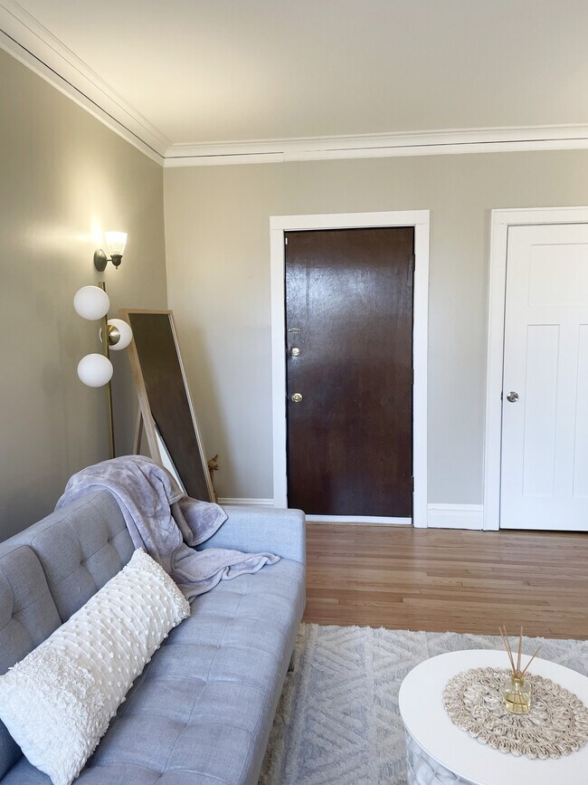 Building Photo - 1919A Grove Ave-35