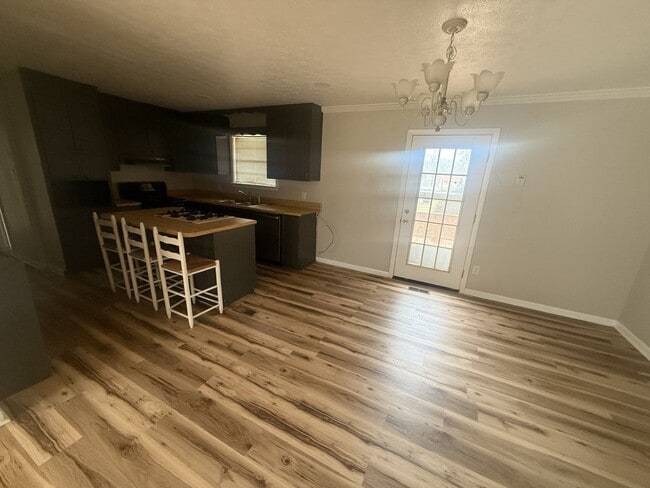 Building Photo - Rainbow City Rental