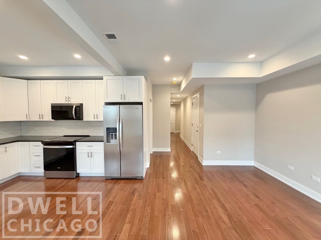 Building Photo - 1709 W Lunt Ave