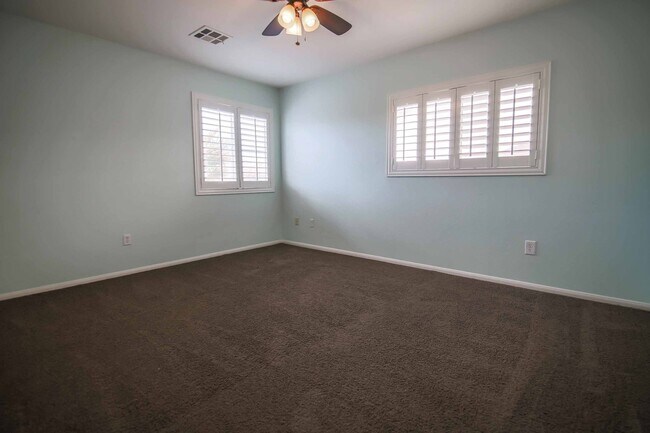Building Photo - Southern Highlands Beauty with Expansive Loft & Designer Upgrades!