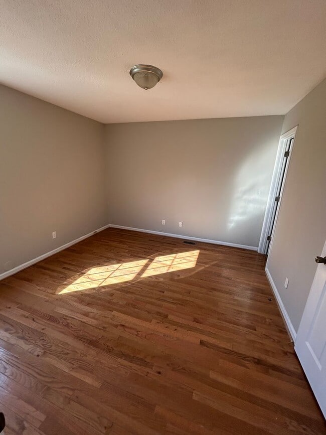 Building Photo - 609 Dunbar St