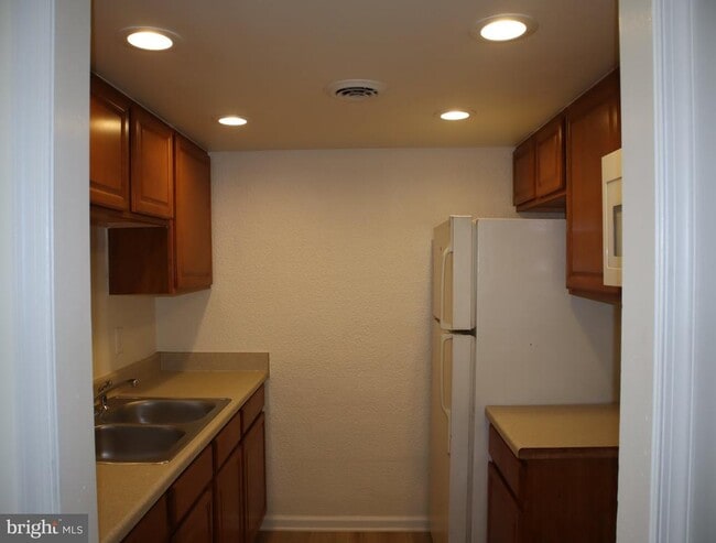 Building Photo - 1007 Kent Ave