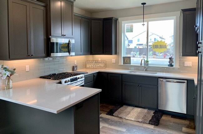 Building Photo - Beautiful Newer 4 Bedroom Home with A/C in Redmond!