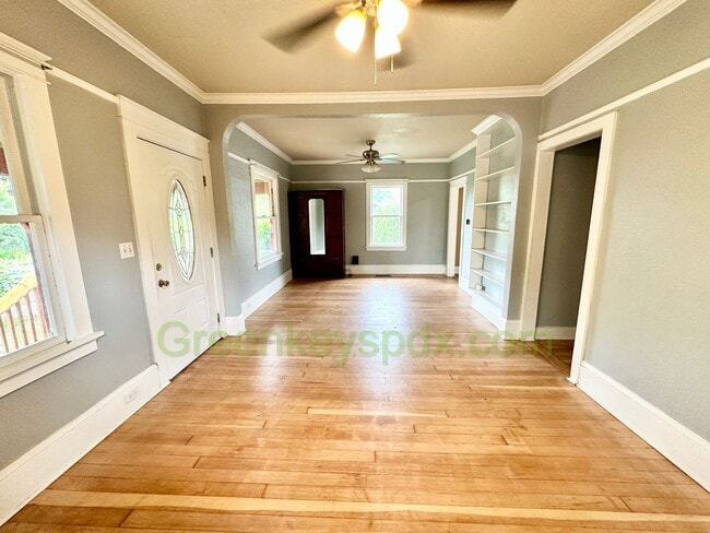 Building Photo - 2-Bedroom House with Fully Fenced Backyard...