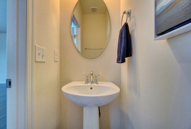 Building Photo - READY 08-17-26l!! A 3-Bedroom Townhome w/Garage in Culpepper Landing! Community Pool, Dog Park, P...