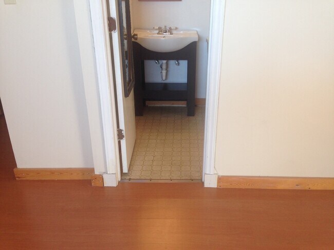 Building Photo - 1 Bedroom Condo in Fort Sanders near UT Law School