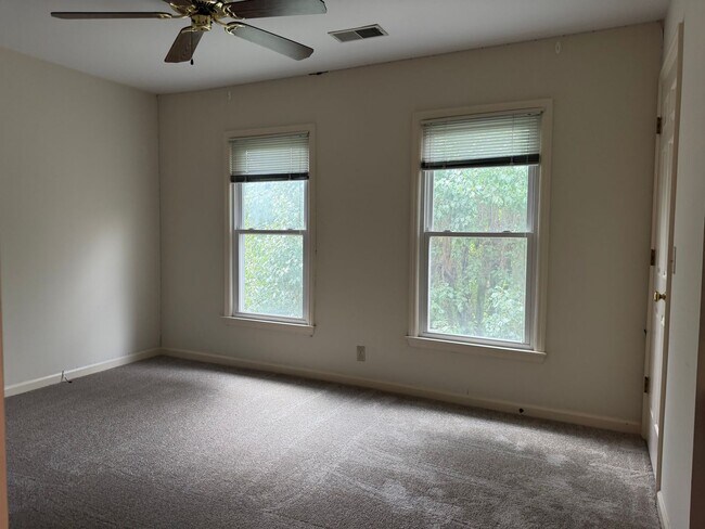 Building Photo - 7033 Northridge Dr