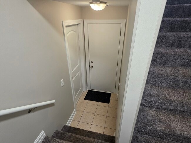 Building Photo - 234 W Kyra Ln