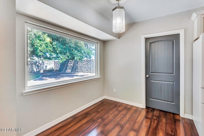 Building Photo - 9208 Shaver Dr