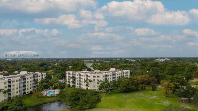 Building Photo - 3500 Oaks Clubhouse Dr