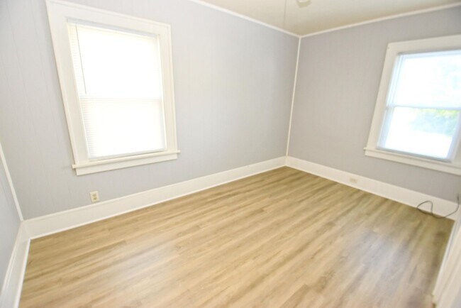 Building Photo - Sunnymeade home in South Bend IN, 3 bedroom 1 bath