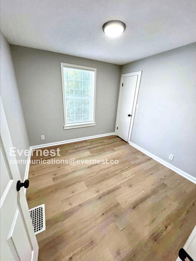 Building Photo - 2243 Spruce Ave