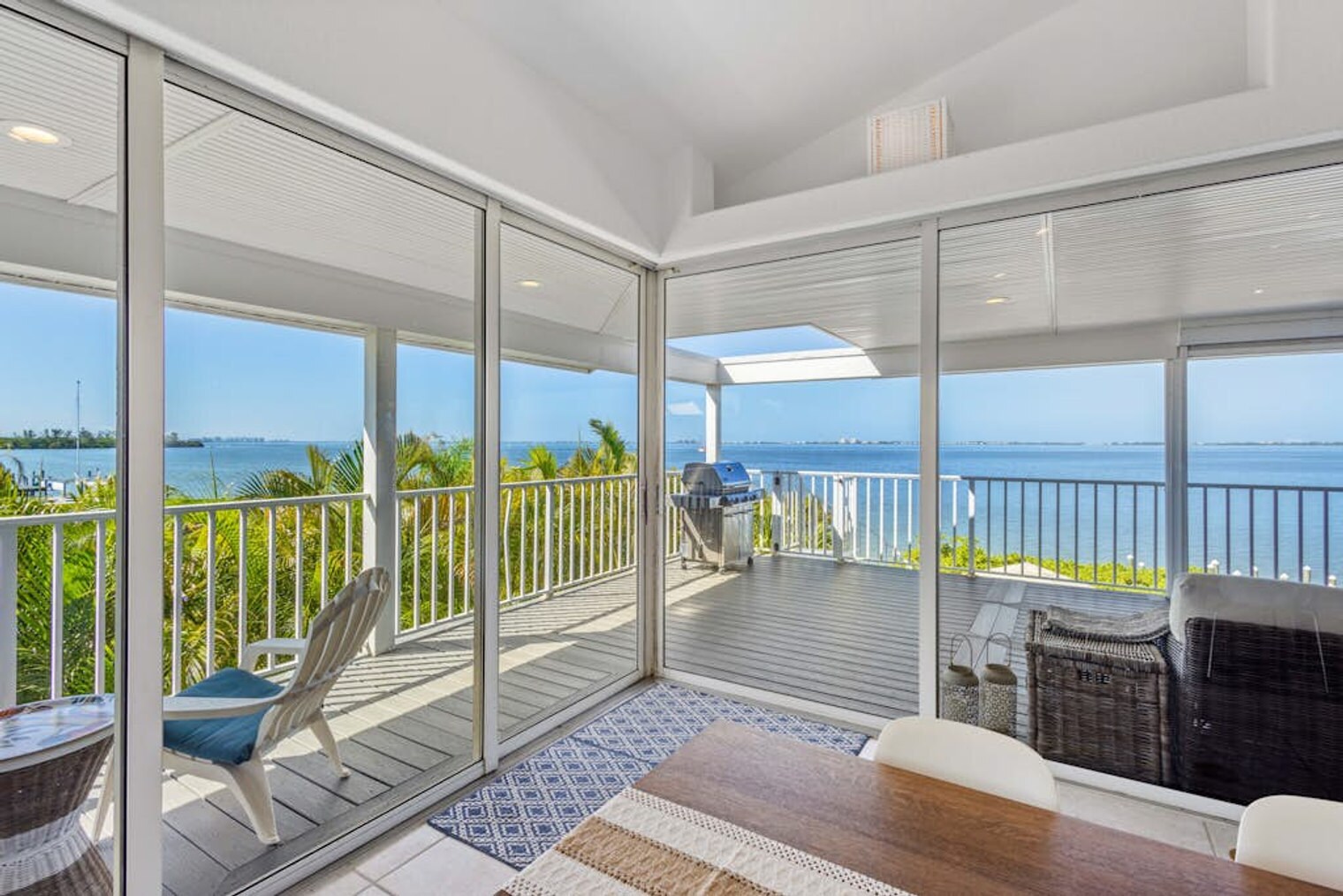 Building Photo - 3208 Bay Dr