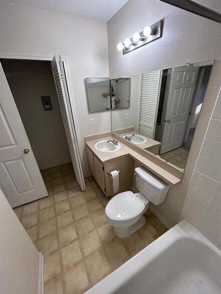 Building Photo - 4320 S Kirkman Rd