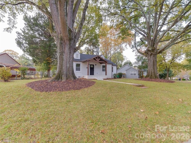 Building Photo - 2721 Mayflower Rd