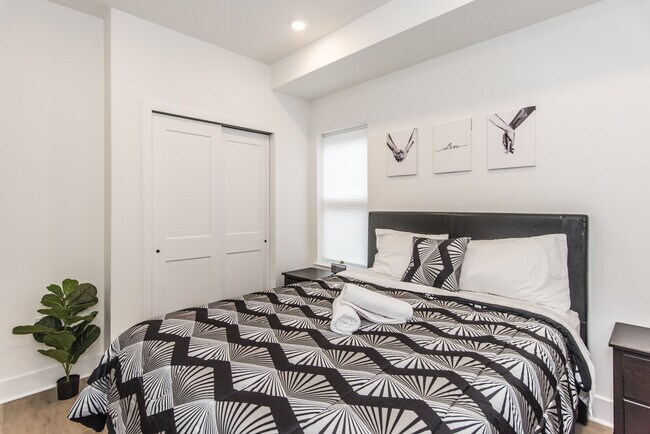 Building Photo - 2435 Master St