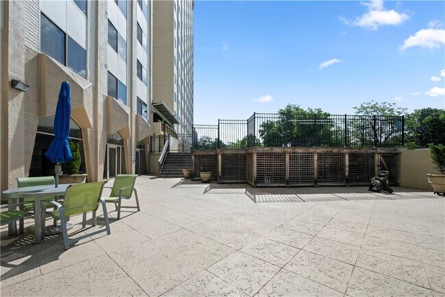 Building Photo - 2479 Peachtree Rd NE
