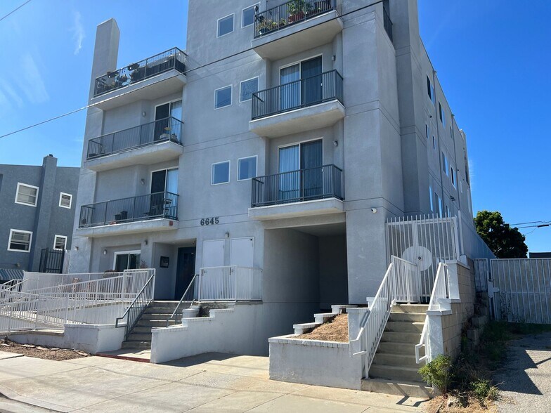 Building Photo - 6645 W 86th Pl