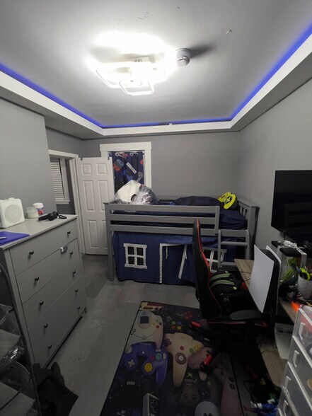 Building Photo - 107 Summer St