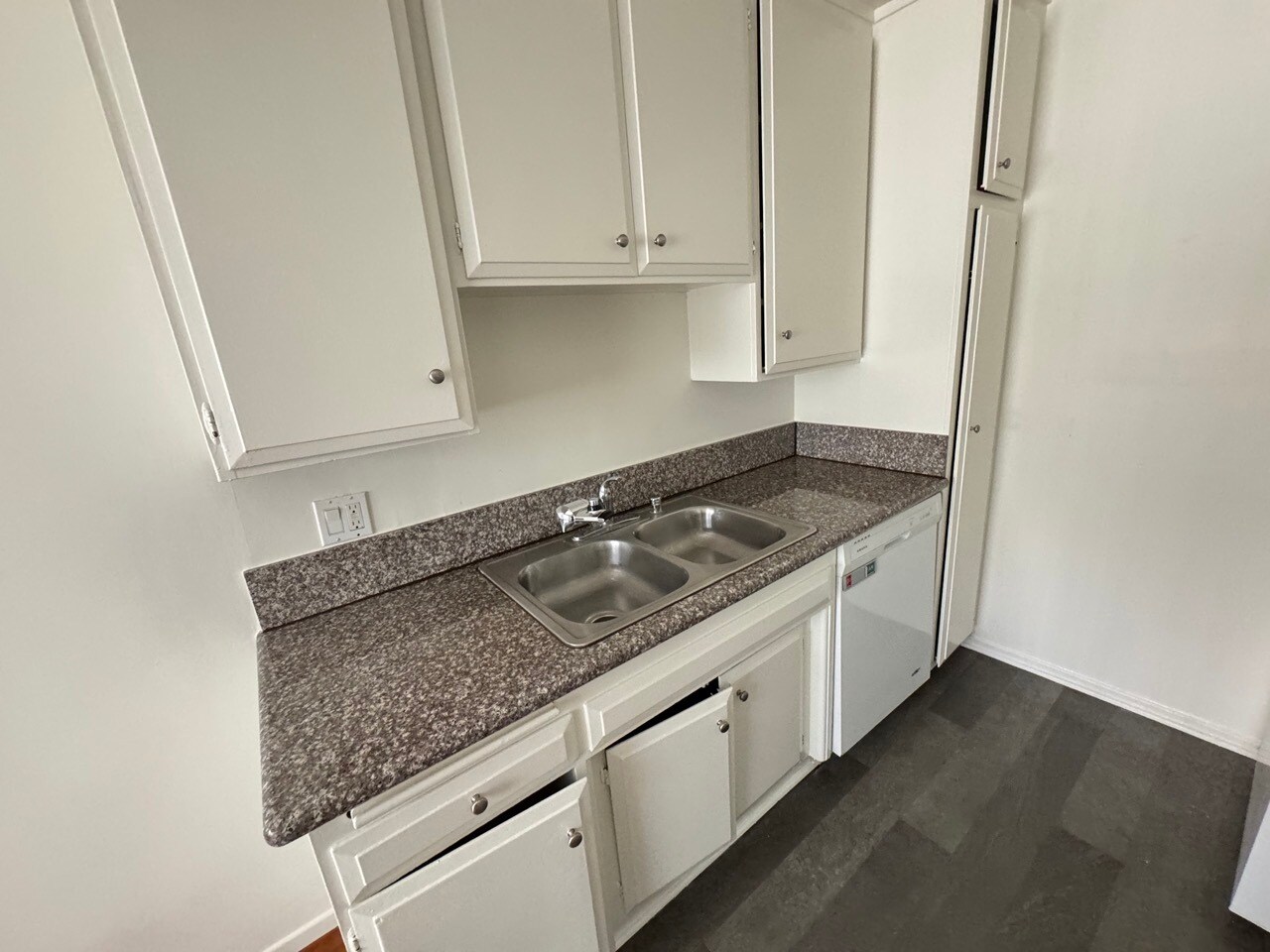 Building Photo - 447 W Elk Ave