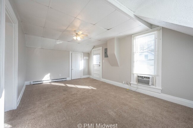 Building Photo - Charming 1-Bedroom Duplex with Modern Amenities in Mooresville!