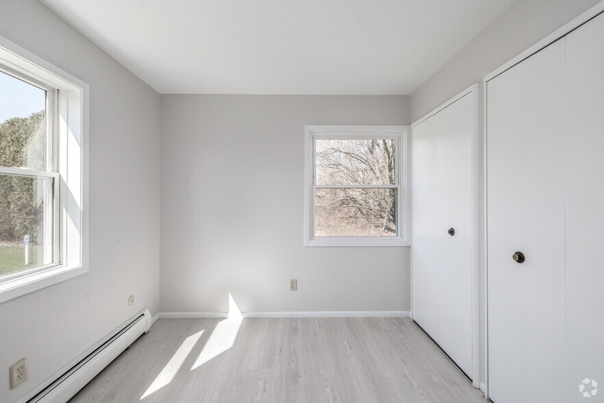 2BR, 1BA - 800SF - Primary Bedroom - 828 Holly Gardens