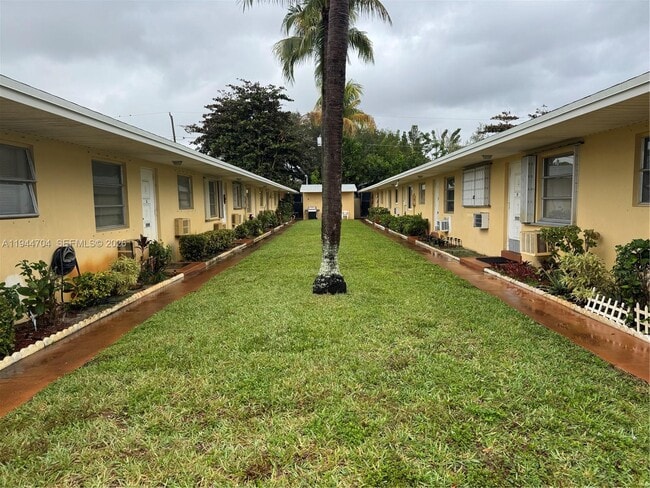 Building Photo - 2241 Monroe St