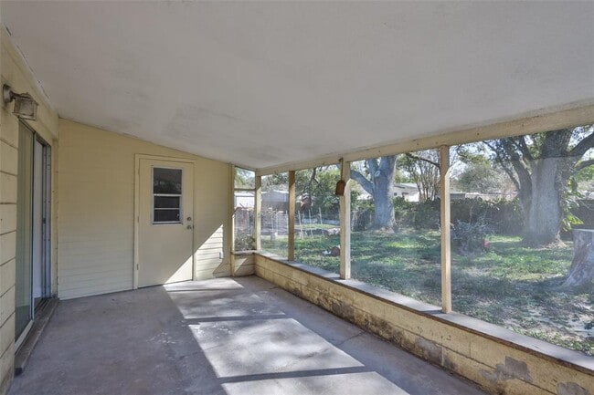 Building Photo - 11507 Valencia Dr