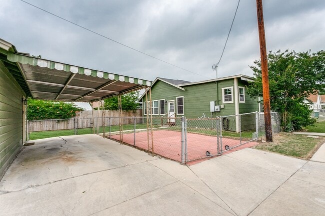 Building Photo - 1004 Edison Dr