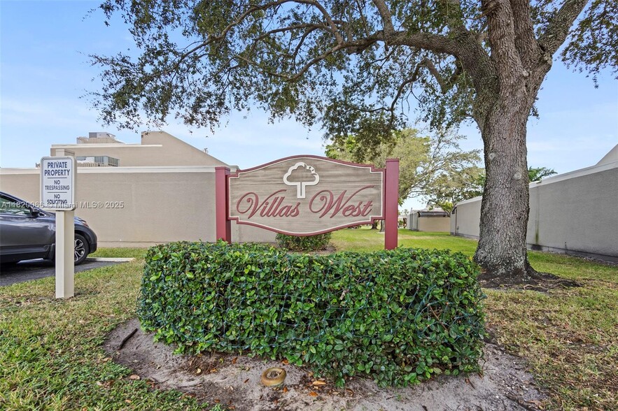 Building Photo - 1151 N Hiatus Rd