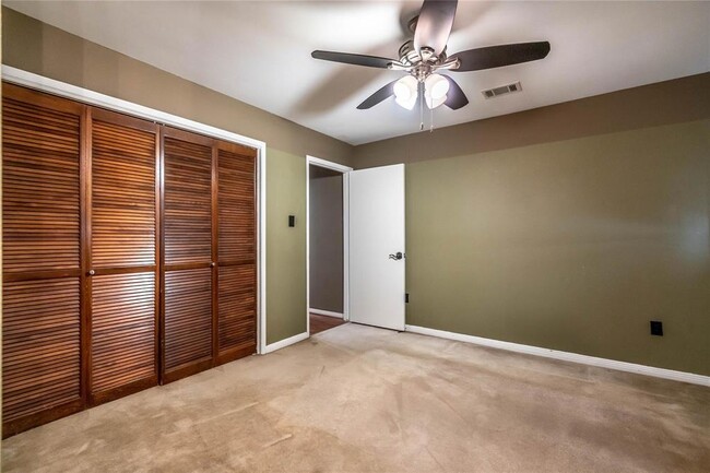 Building Photo - 2833 Panagard Dr