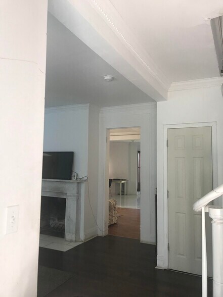 Building Photo - 161 Franklin Ave