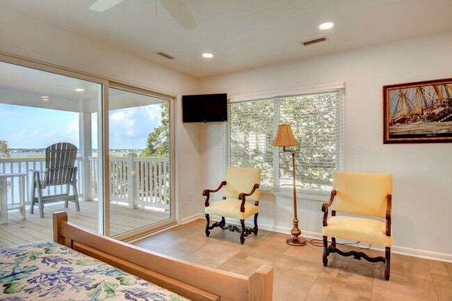 Building Photo - Seasonal Rental: Total Relaxation with Sou...