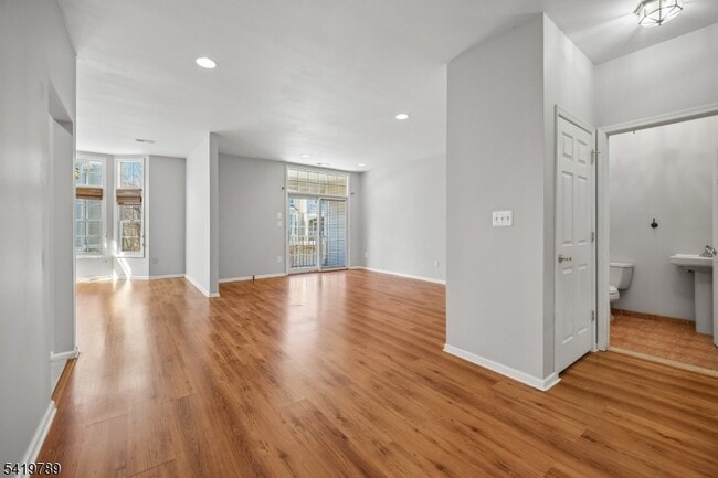 Building Photo - 915 Kensington Ln