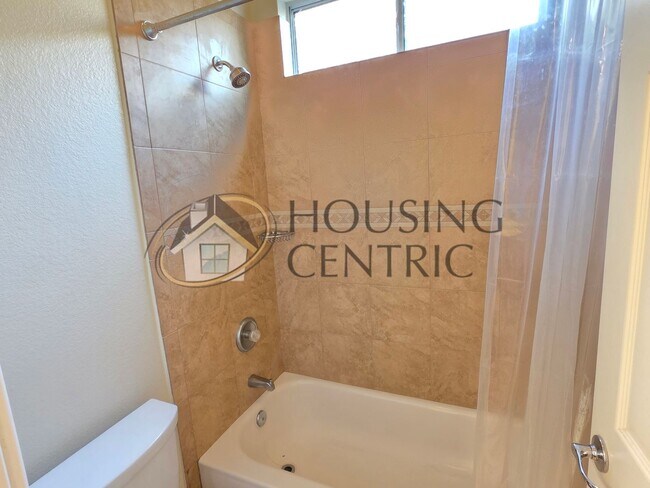 Building Photo - Beautiful Single Story Rental in Gated Serrano Community!