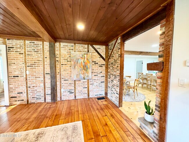 Building Photo - 675 Mac Elroy Rd