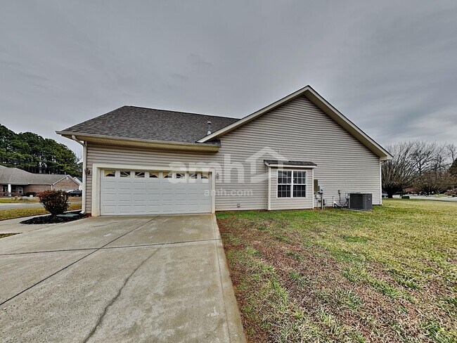 Building Photo - 2839 Oakglade Ct