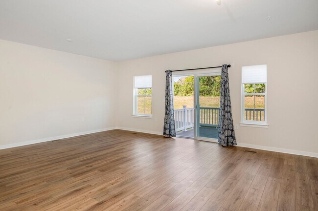 Building Photo - Brand New - 4Bed, 2.5Bath Townhouse in Pot...