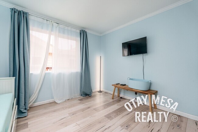 Building Photo - Fully Furnished 2BD/1BA Condo – Ideal for Traveling Professionals