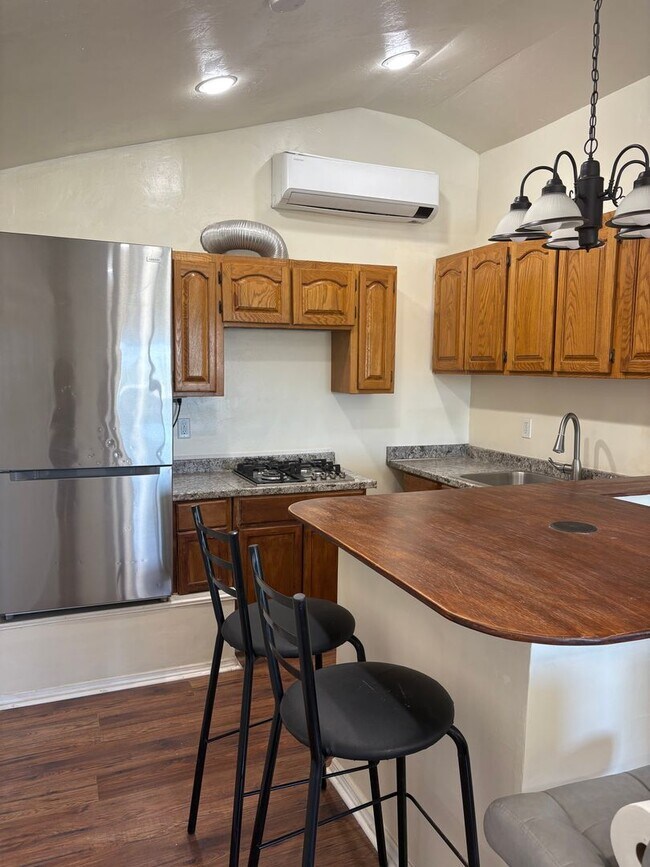 Building Photo - 2610 S Mission Rd