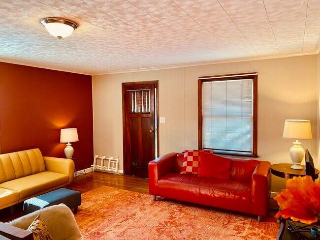 Building Photo - 606 S Webber St