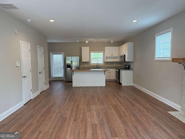 Building Photo - 790 Grove St