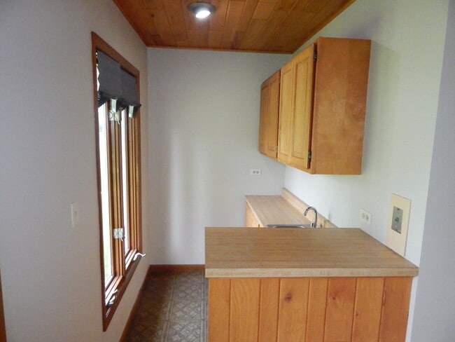 Building Photo - 1608 Martha Dr