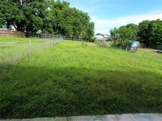 Building Photo - 26633 SW 138th Ct